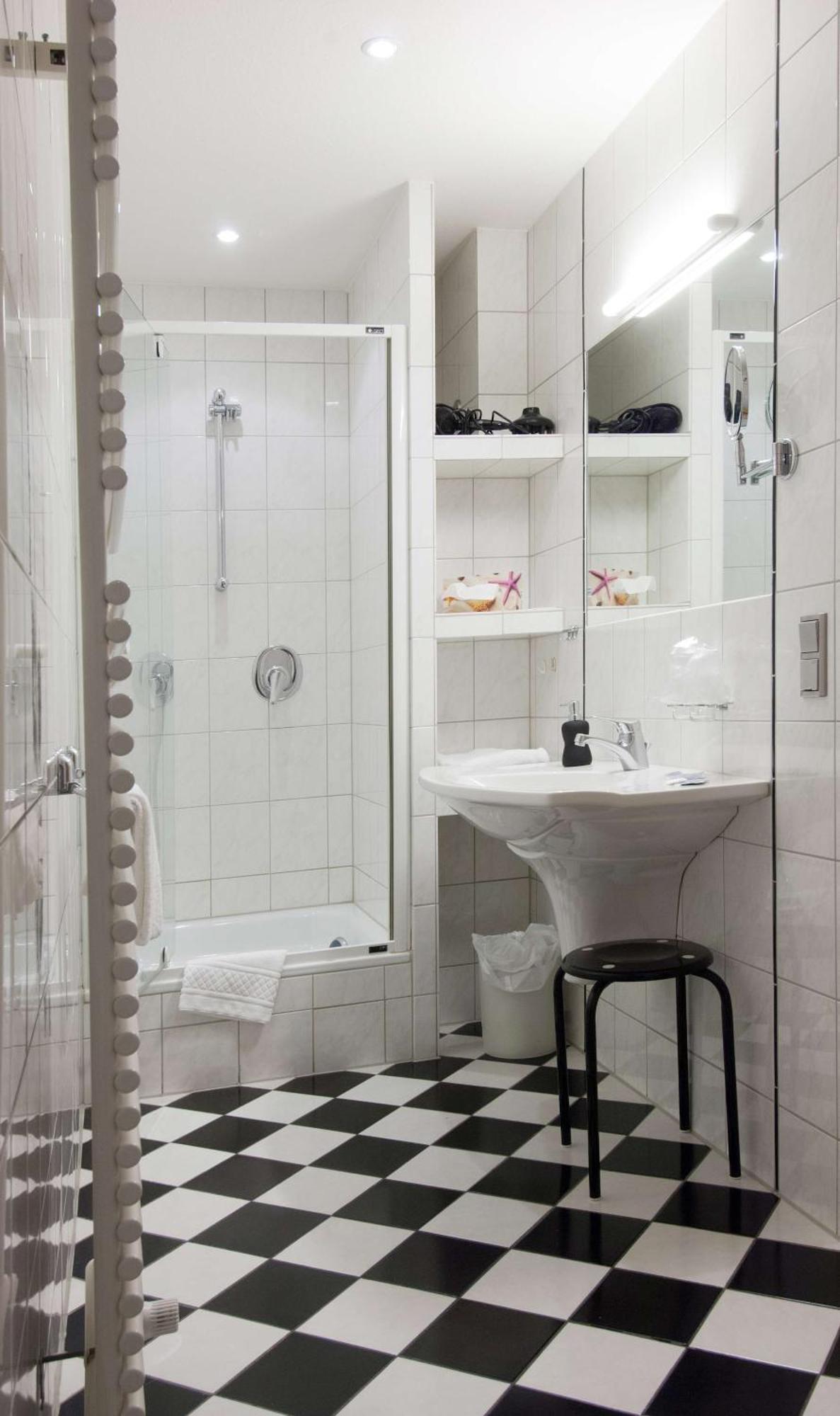 Hotel Garni Am Goetheplatz Bad Münster am Stein-Ebernburg Стая снимка
