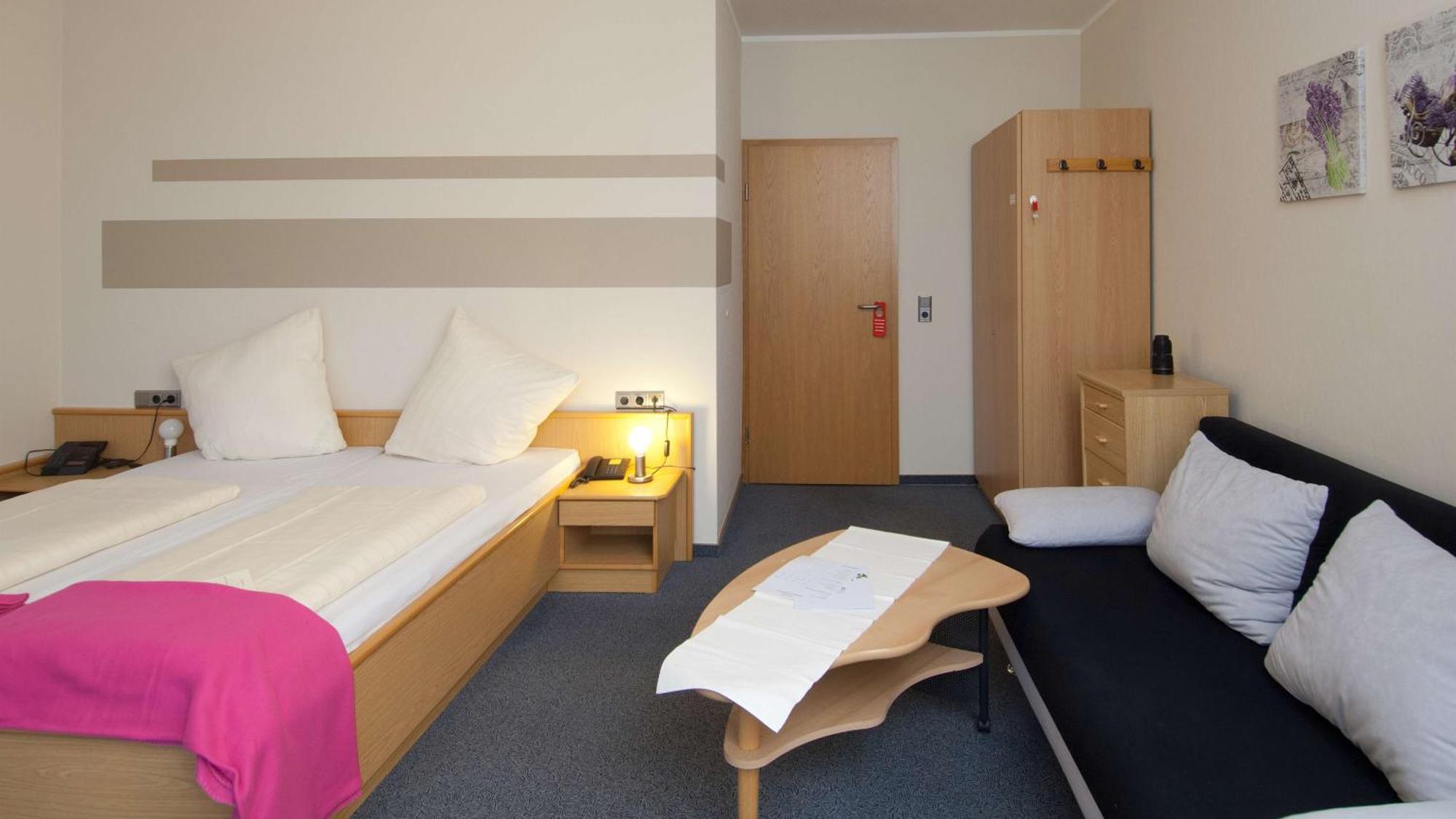 Hotel Garni Am Goetheplatz Bad Münster am Stein-Ebernburg Стая снимка