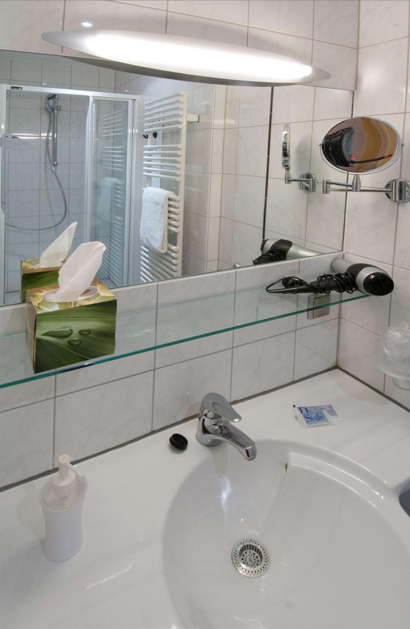 Hotel Garni Am Goetheplatz Bad Münster am Stein-Ebernburg Стая снимка