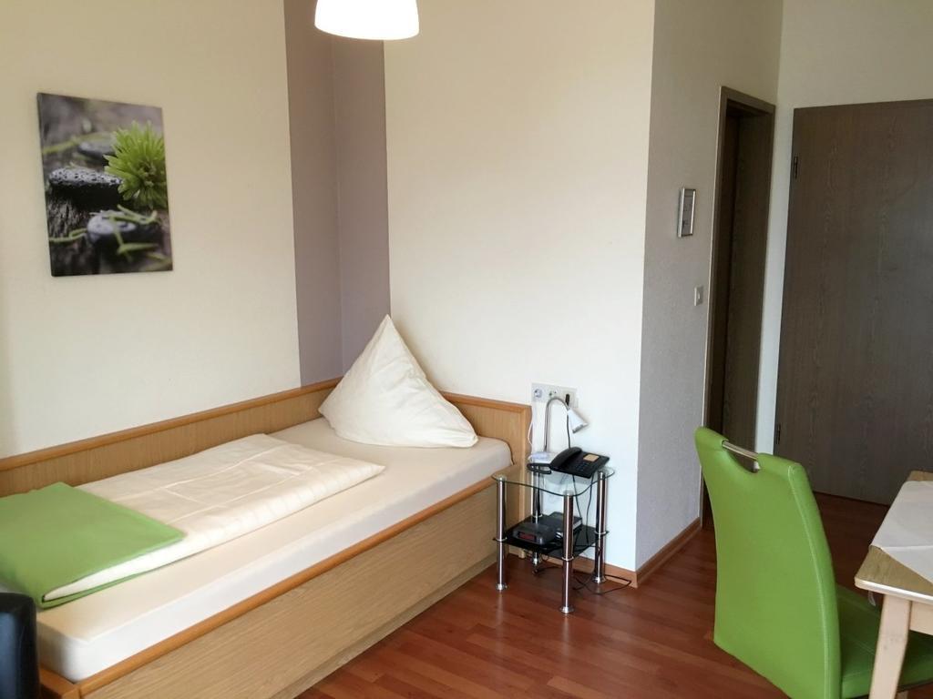 Hotel Garni Am Goetheplatz Bad Münster am Stein-Ebernburg Екстериор снимка
