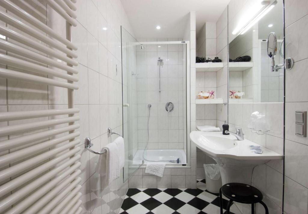 Hotel Garni Am Goetheplatz Bad Münster am Stein-Ebernburg Стая снимка